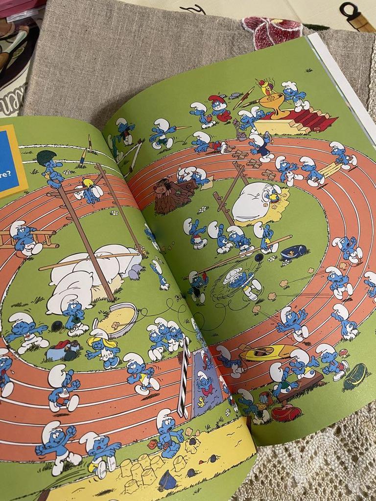 [USED] Smurfs sticker picture book