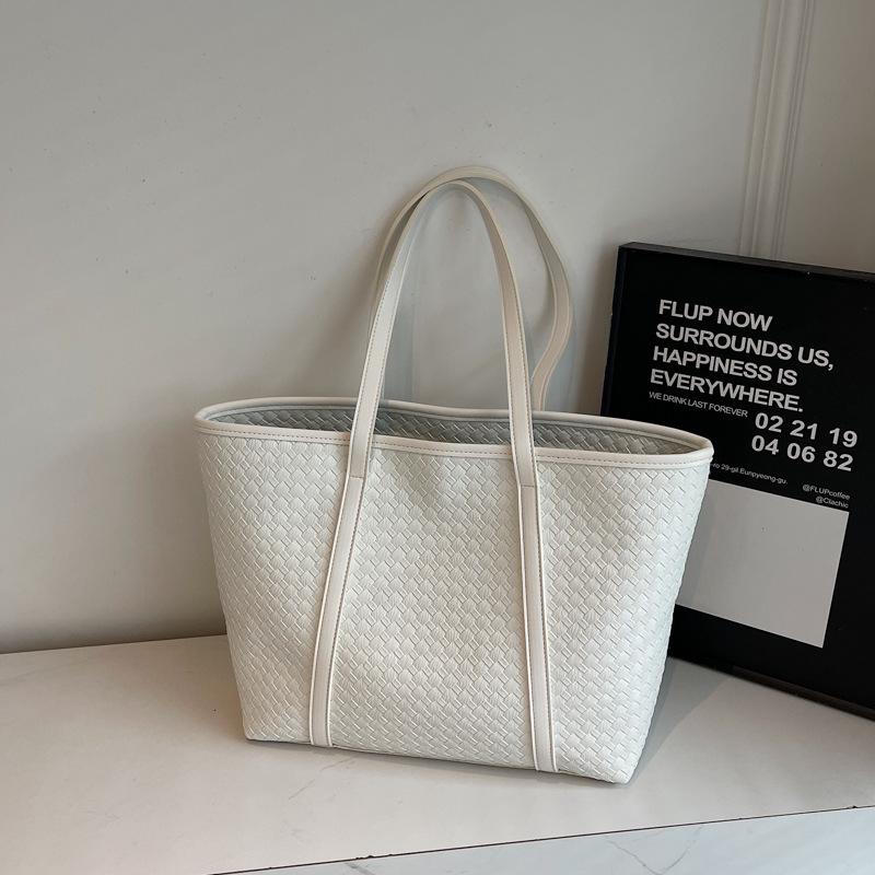Simple, Fashionable, Retro Woven Pattern Large-capacity Casual Tote Underarm Single-shoulder Bag