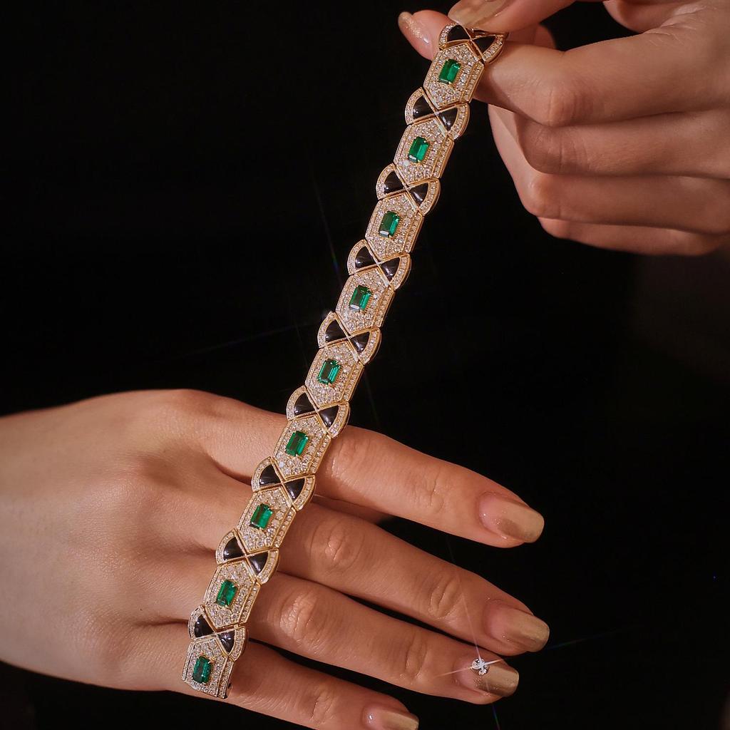 Art Deco Vintage Black Lacquer Emerald Diamond Bangle Bracelet for Women