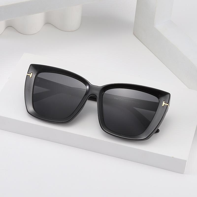 European and American Style Retro Cat-eye Oversized Frame Sunglasses with Lettering, High-end Sun Protection Sunglasses for Women and Men.