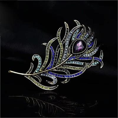 Spilla alla moda in metallo con decorazioni di diamanti Spilla retrò a forma di piuma Accessori alla moda per Qipao/Sciarpa Spilla gioiello