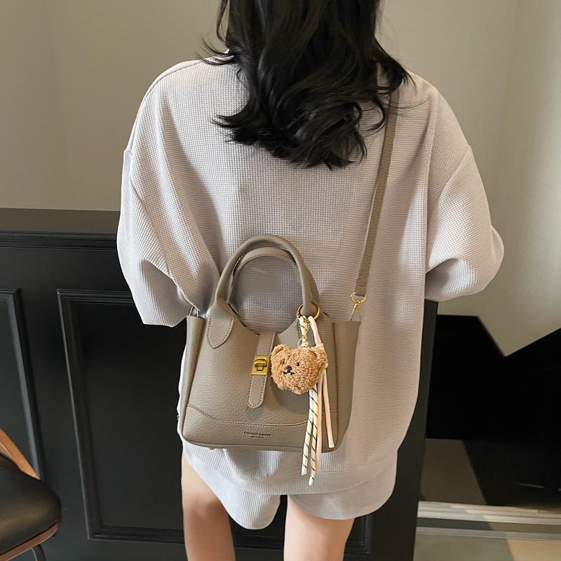 Vysoce módní všestranná taška typu bucket bag dámská 2025 nová taška přes rameno messenger taška vzor liči ruční nošení taška na nákup zeleniny