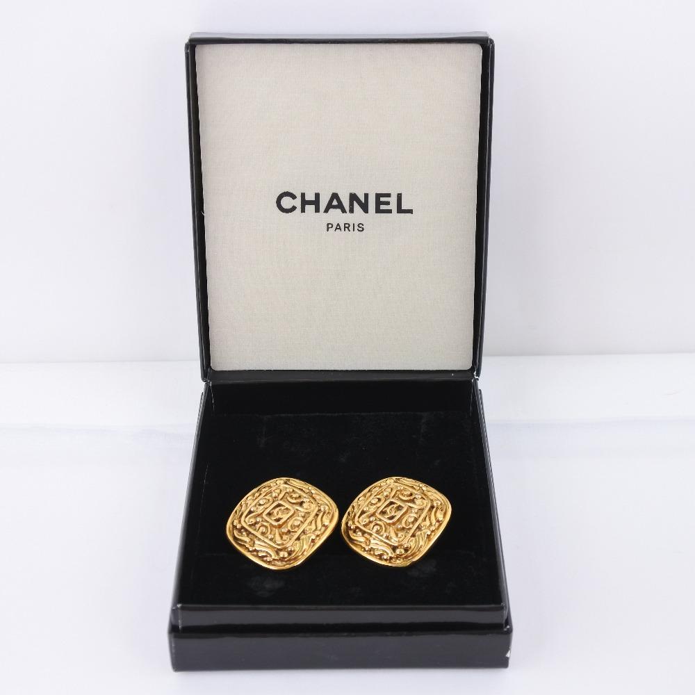 CHANEL COCO Mark Earring Rhombus vintage Plated Gold Square 31.1g Women Used