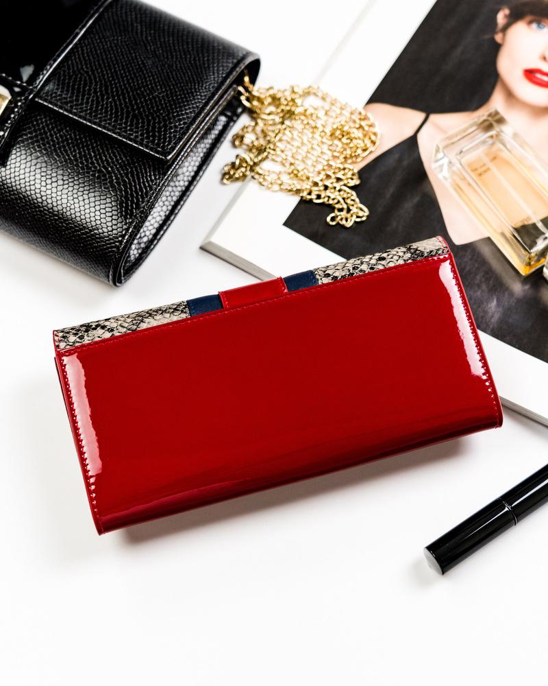 Elegant Women's Wallet with a Snakeskin Pattern - Peterson