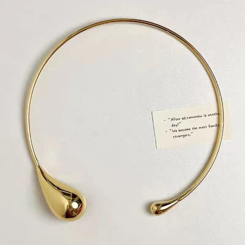 

Khaki collar smooth surface fashion exquisite temperament high sense to participate in the banquet