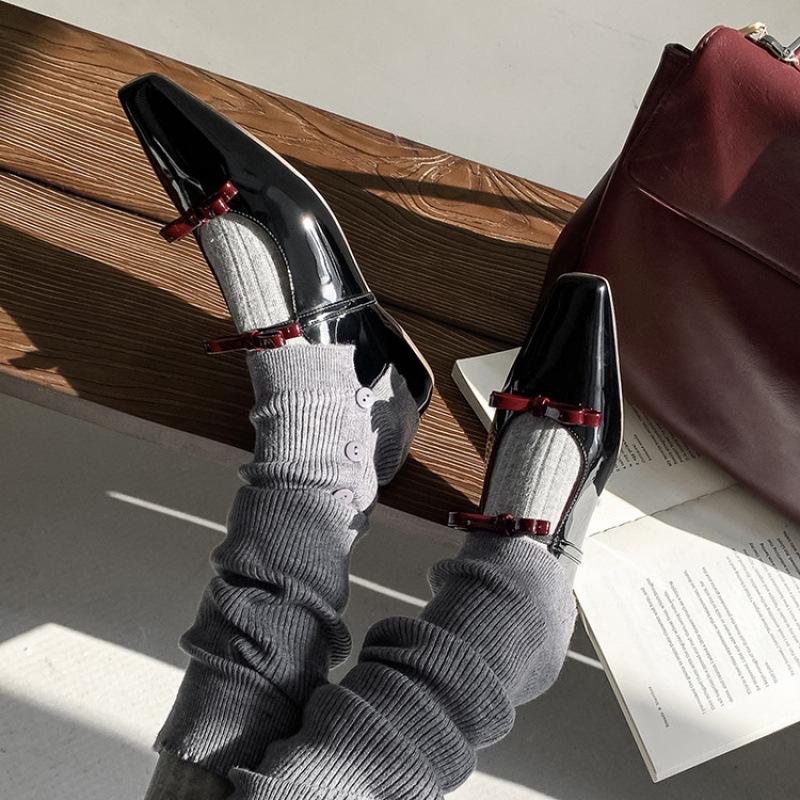 

Новая кожаная женская модная одинарная нескользящая подошва из говяжьей жилы, мягкая подошва, большой размер, кожаная обувь, квадратный носок, удобная и модная коровья кожа, поющая 39 чёрный