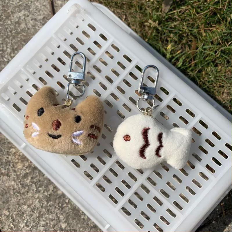 1/2pcs Cartoon Funny Cat Fish Keychains Couple Cute Kawaii Plush Toy Creative Little Kitten Doll Key Rings Bag Hanger Decoration