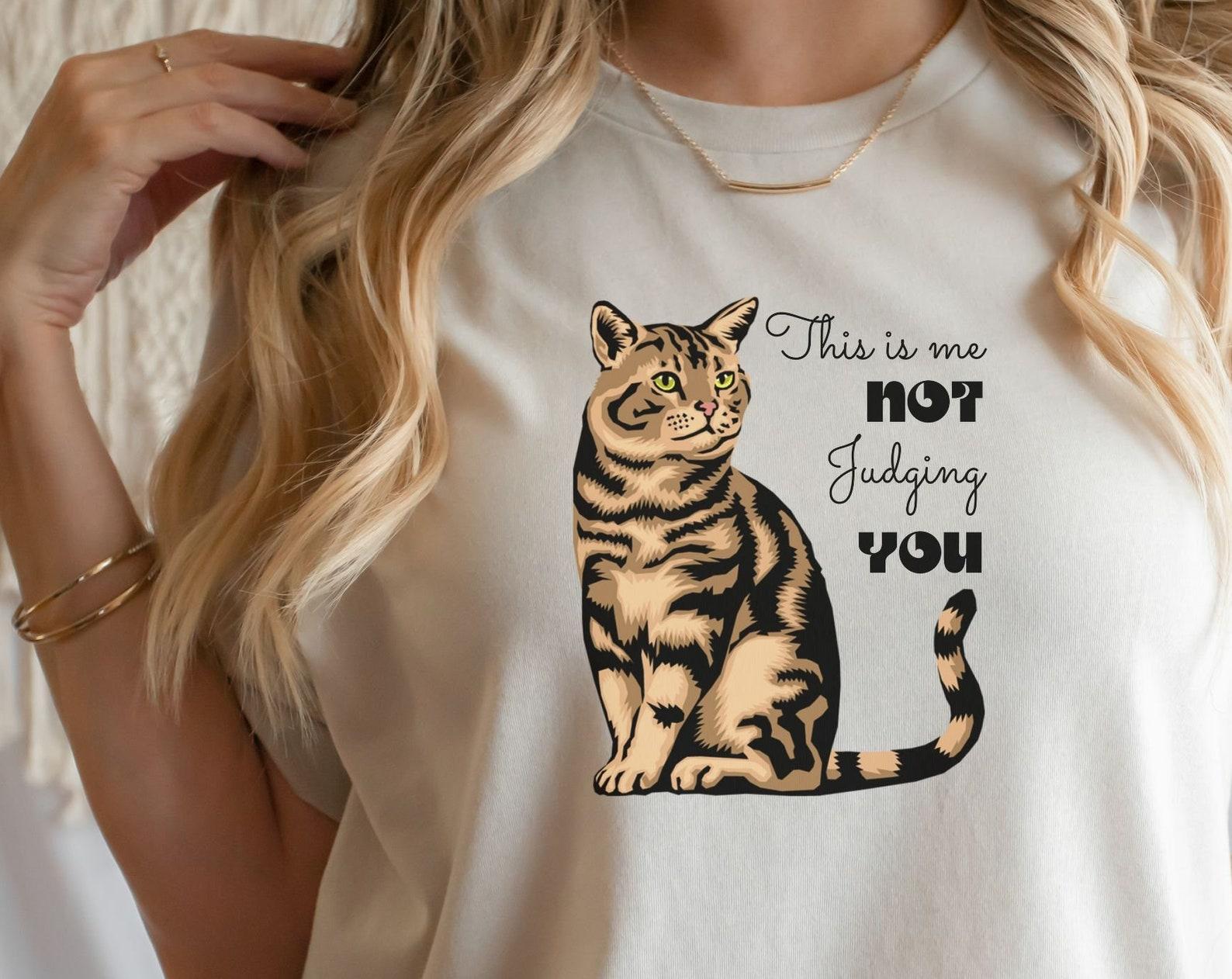 Funny Judging CaT-Shirt: Sarcastic Cat Lover Gift M