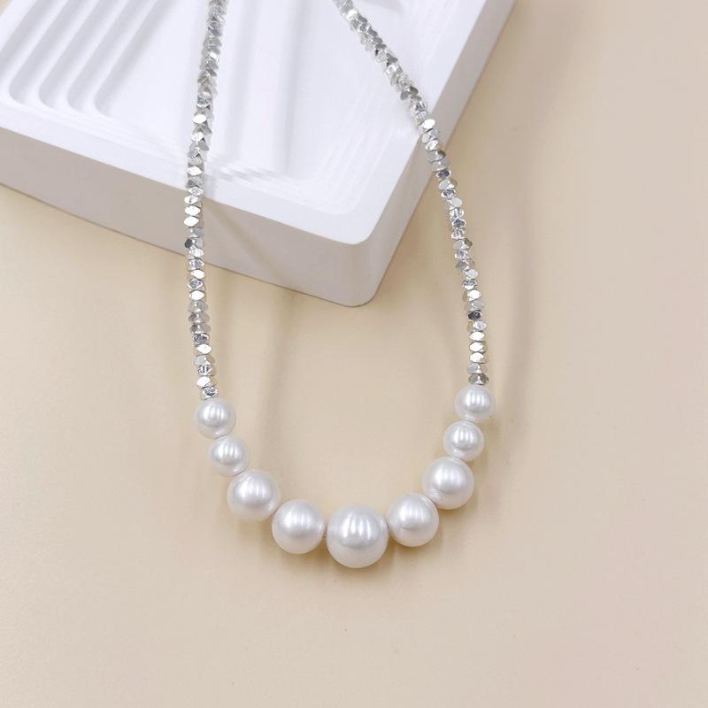 

Broken Silver Light Luxury Long Sweater Chain, High-End Niche Design Romantic Smile Pendant Beaded Necklace платиновий