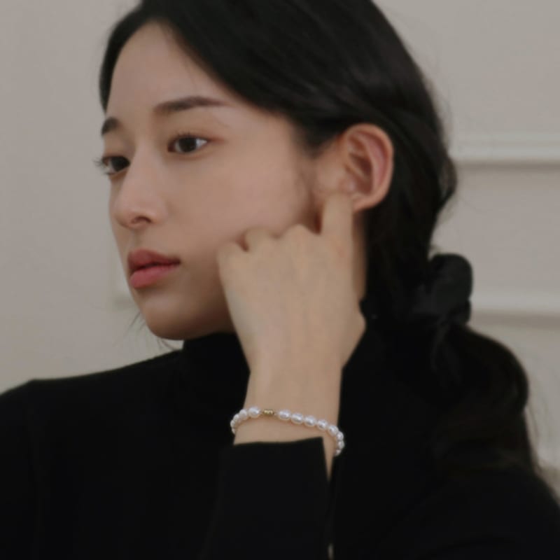 

Less is more rice pearl bracelet(14K gold-filled magnetic clasp) S