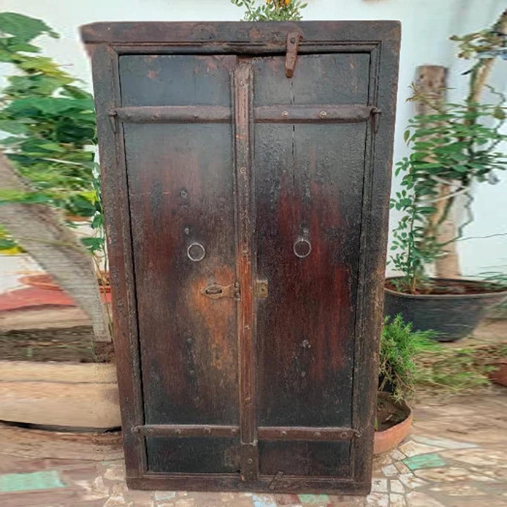 Антикварное индийское зеркало-жарокха: Деревянная оконная рама с железной фурнитурой разноцветный