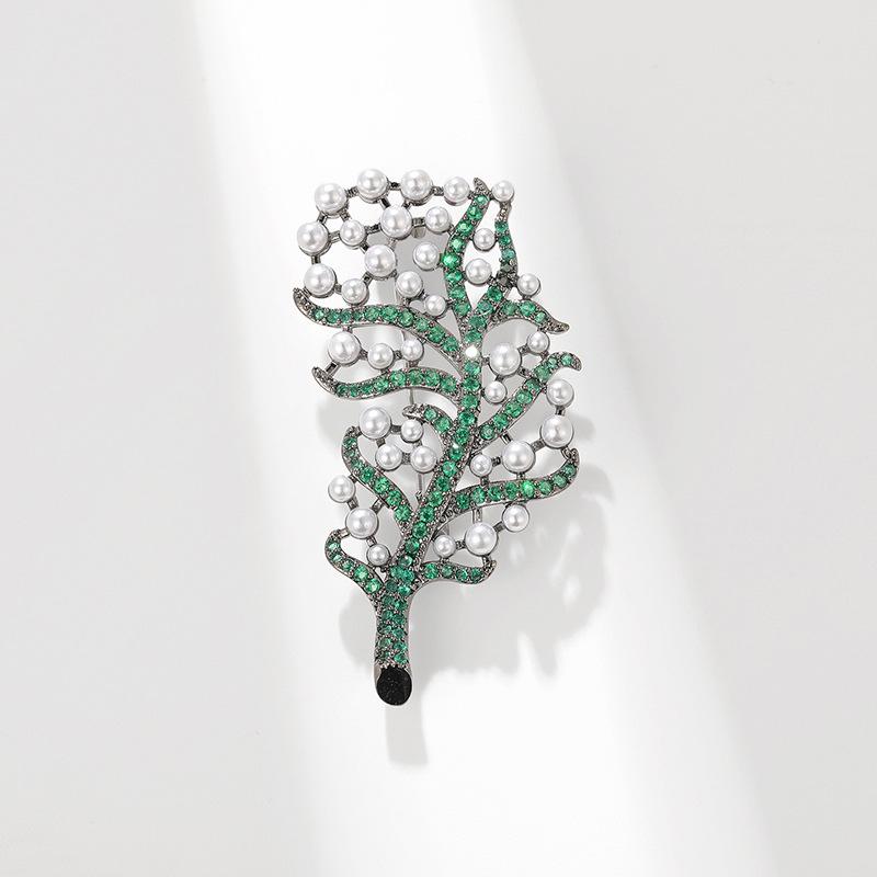 Bo Xin Yun Elegant Feather  Pearl Leaf Brooch Pin Corsage