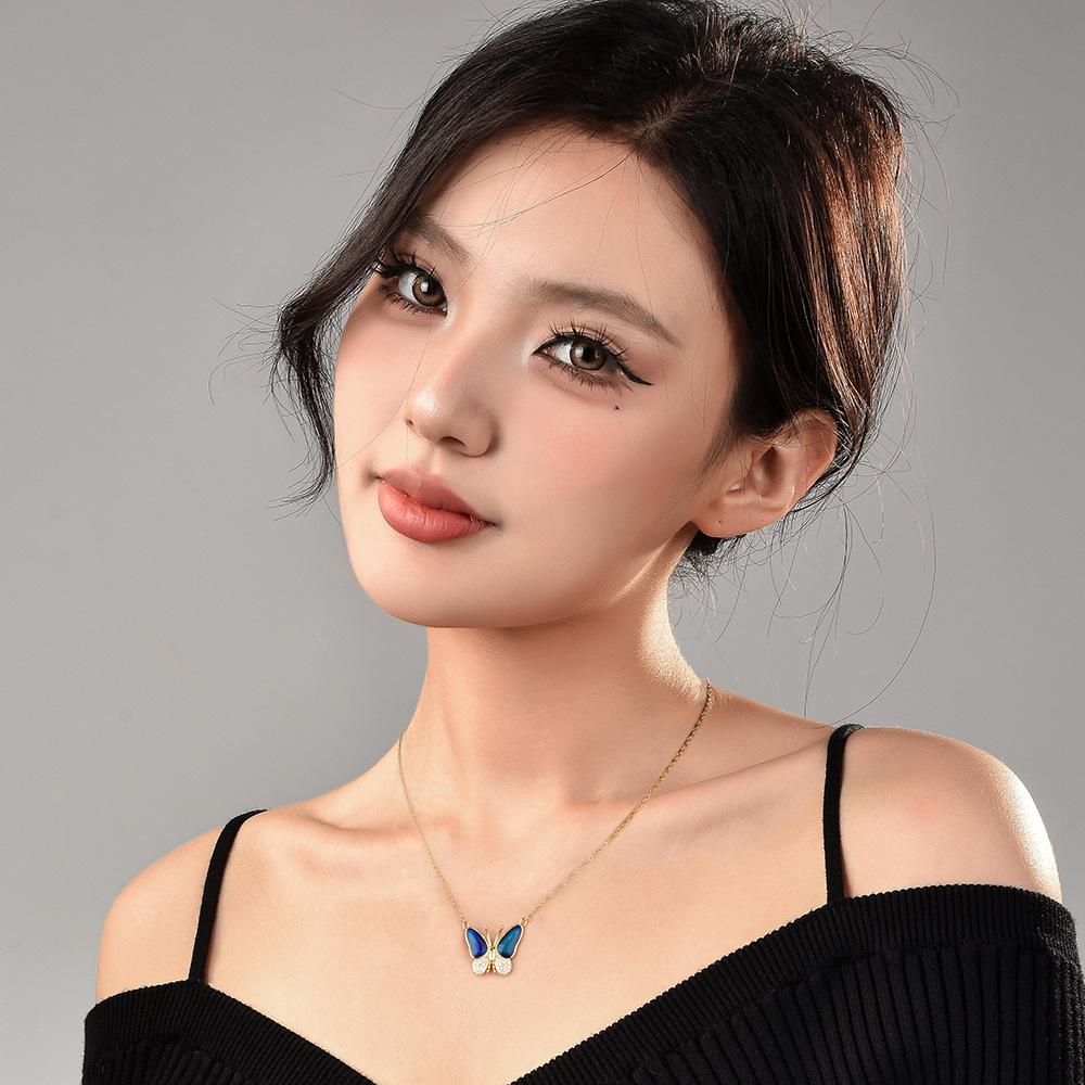 Colier Magnetic Fluture cu Schimbare de Culoare—Lanț Trendy Stil Socialit pentru Claviculă