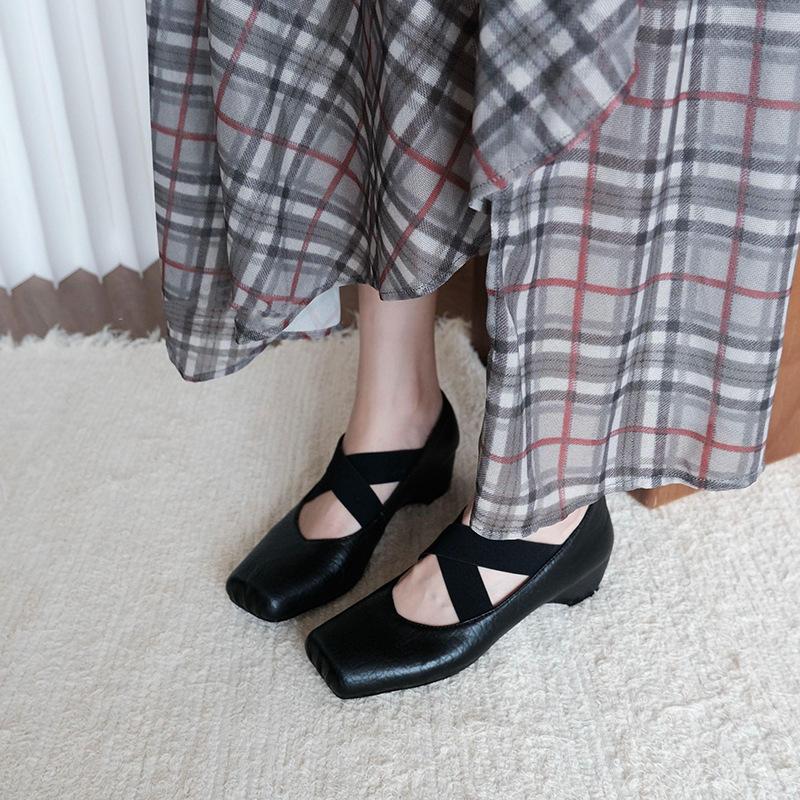 

Elephant Wind 2025 Soft Leather Treasure Shoes Simple Extreme Ballet Pig Nose Women s Retro Pattern Mary Single Shoes New Fashion 39