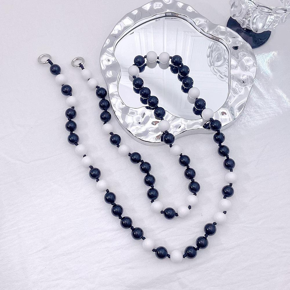 

INS colored acrylic beads in Japan and South Korea are fashionable and anti-lost. Hand carry diagonal span pendant, long mobile phone chain.