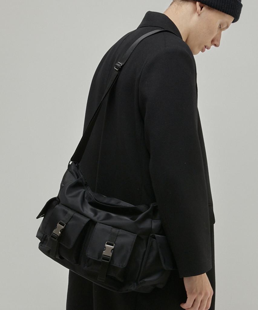 Monofold Hunt Messenger Crossbody Bag