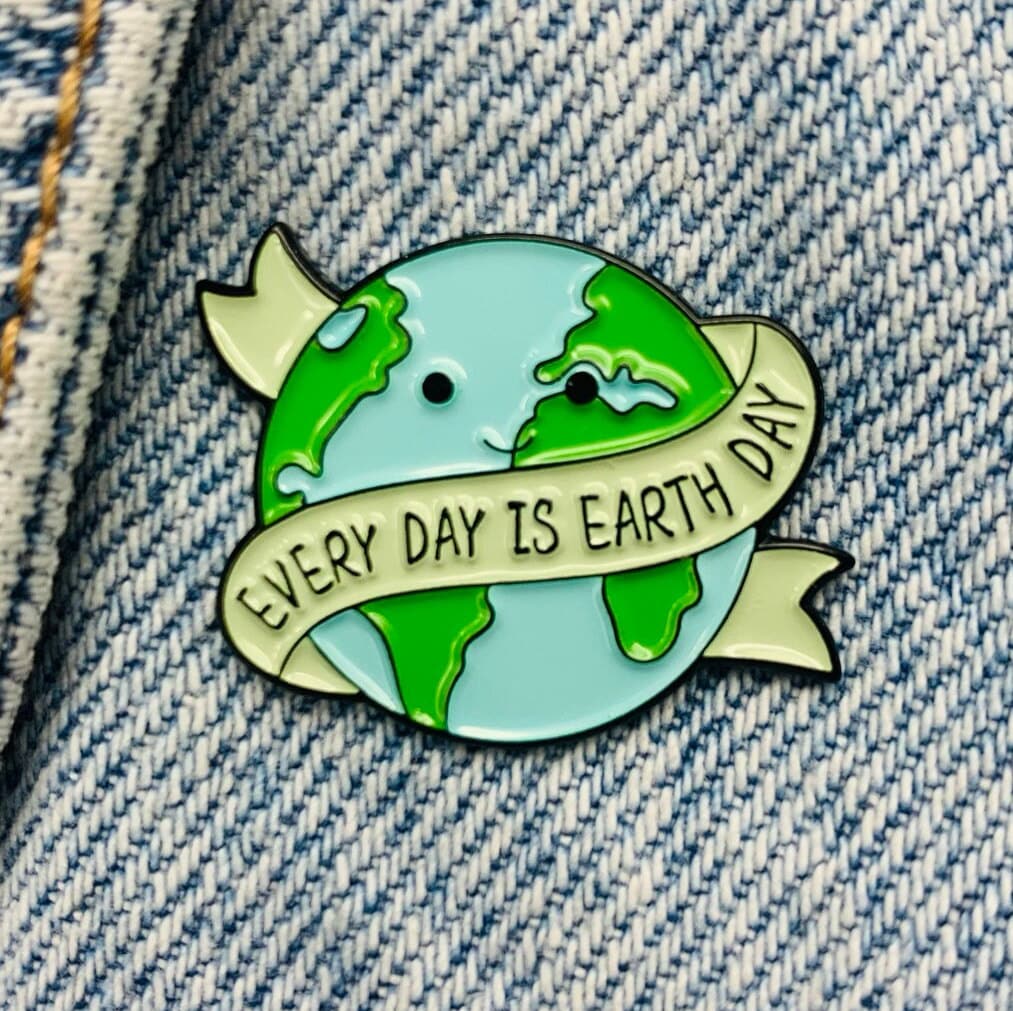 New Enamel Pin World Earth Day Earth Love Planet Metal Pin Gift Birthday 1pc