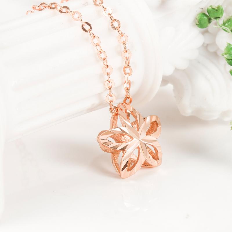 Personal Hollow Leaf Pendant Necklace Retro Star Clavicle Chain