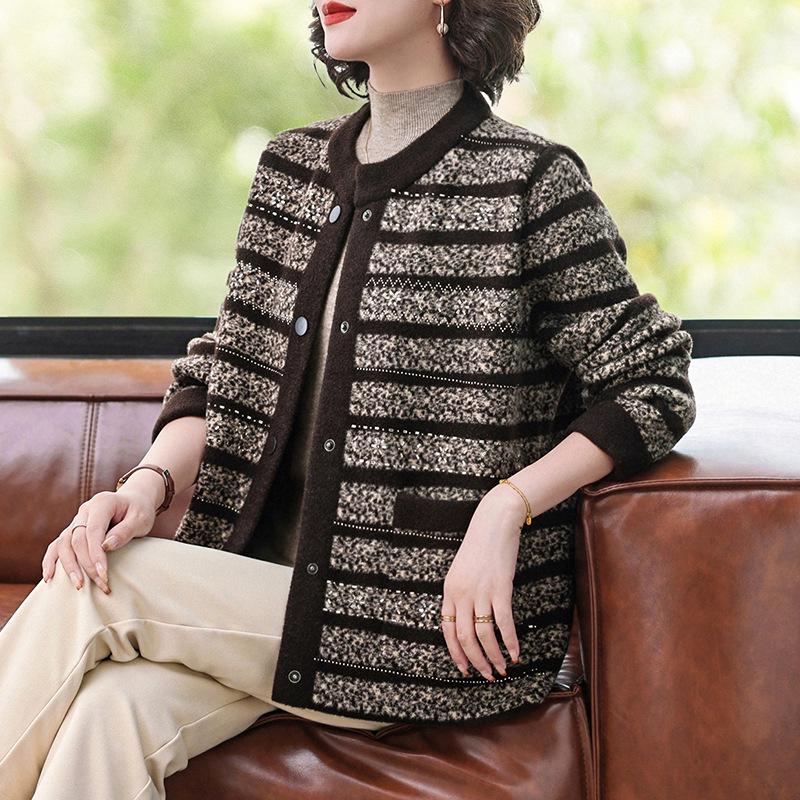 

Mom s Chic Thickened Short Jacket & Striped Knit Top - New Autumn/Winter Collection for Middle-Aged and Elderly Women 4XL (135-155 Jin recommended)