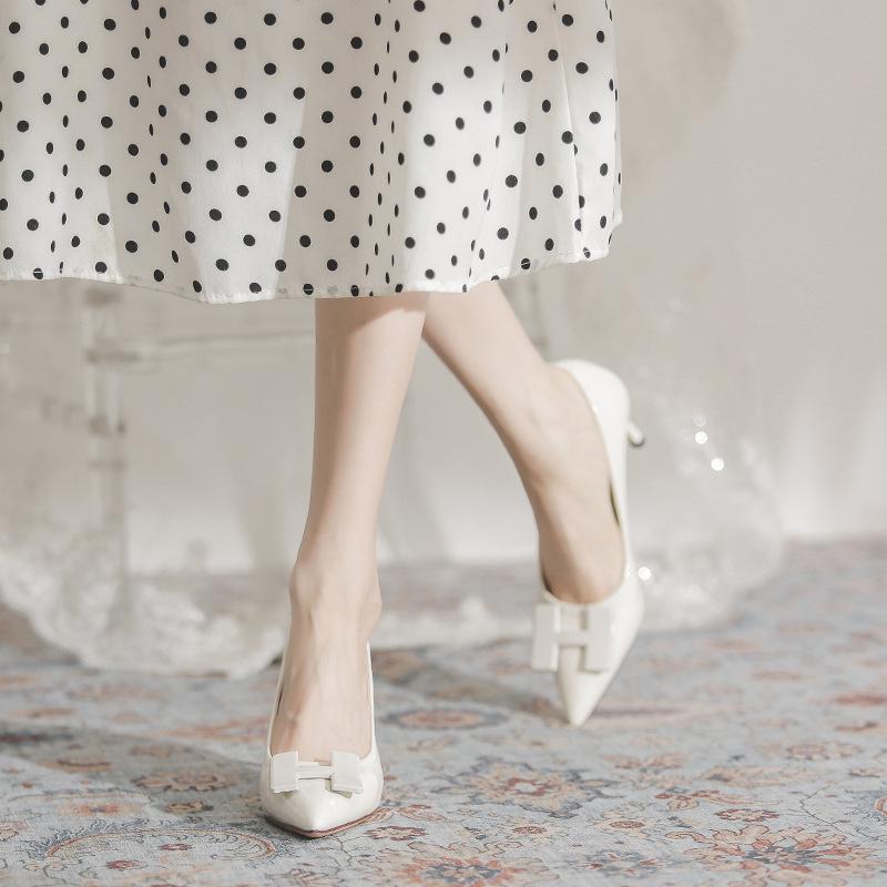 Mode Lackleder heller Mund Stiletto Einzelschuhe Damen 2025 neu Frühling und Sommer tägliches Pendeln bequem H-Schnalle hohe Absätze