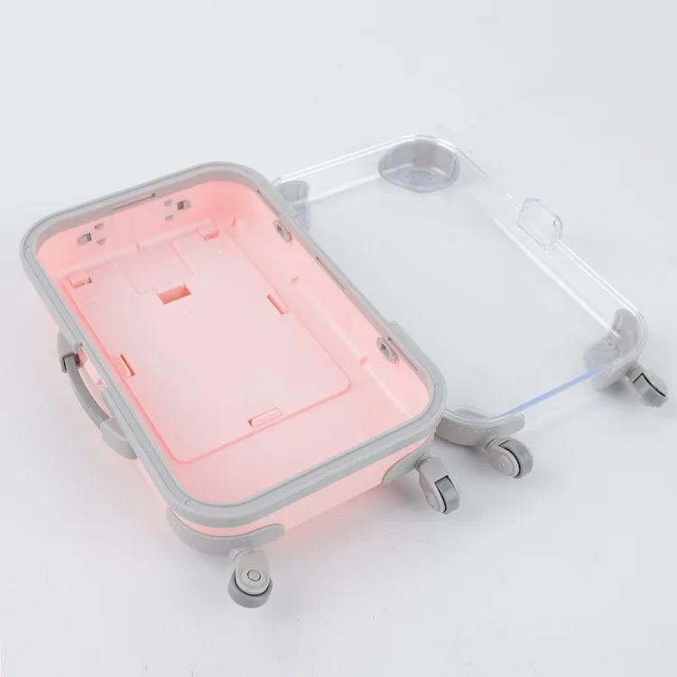 

1 шт. Мини-чемодан на колесиках для хранения кукольной одежды, обуви, ювелирных изделий, милый пластиковый маленький чемоданчик, коробка для украшения кукольного домика, аксессуары