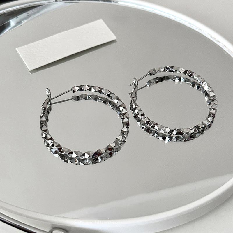 Round geometric prismatic earrings, fashionable commuting, simple and versatile earrings, cold wind temperament earrings, women