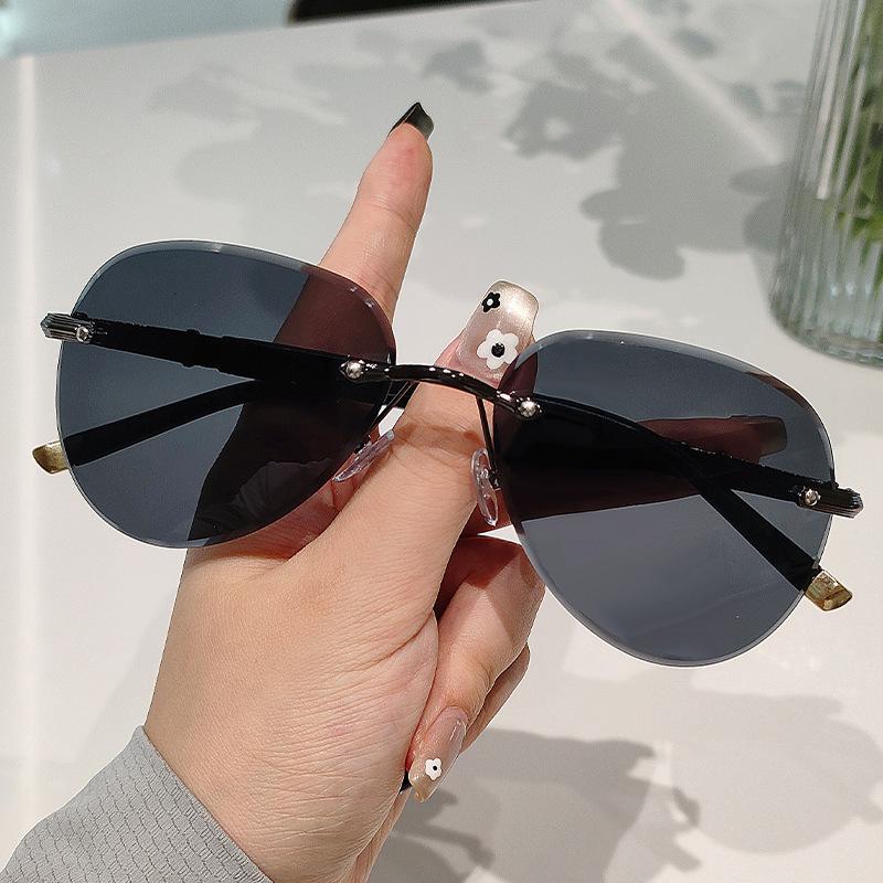 Stylish Men s Frameless Driving Sunglasses with UV Protection - European & American Design