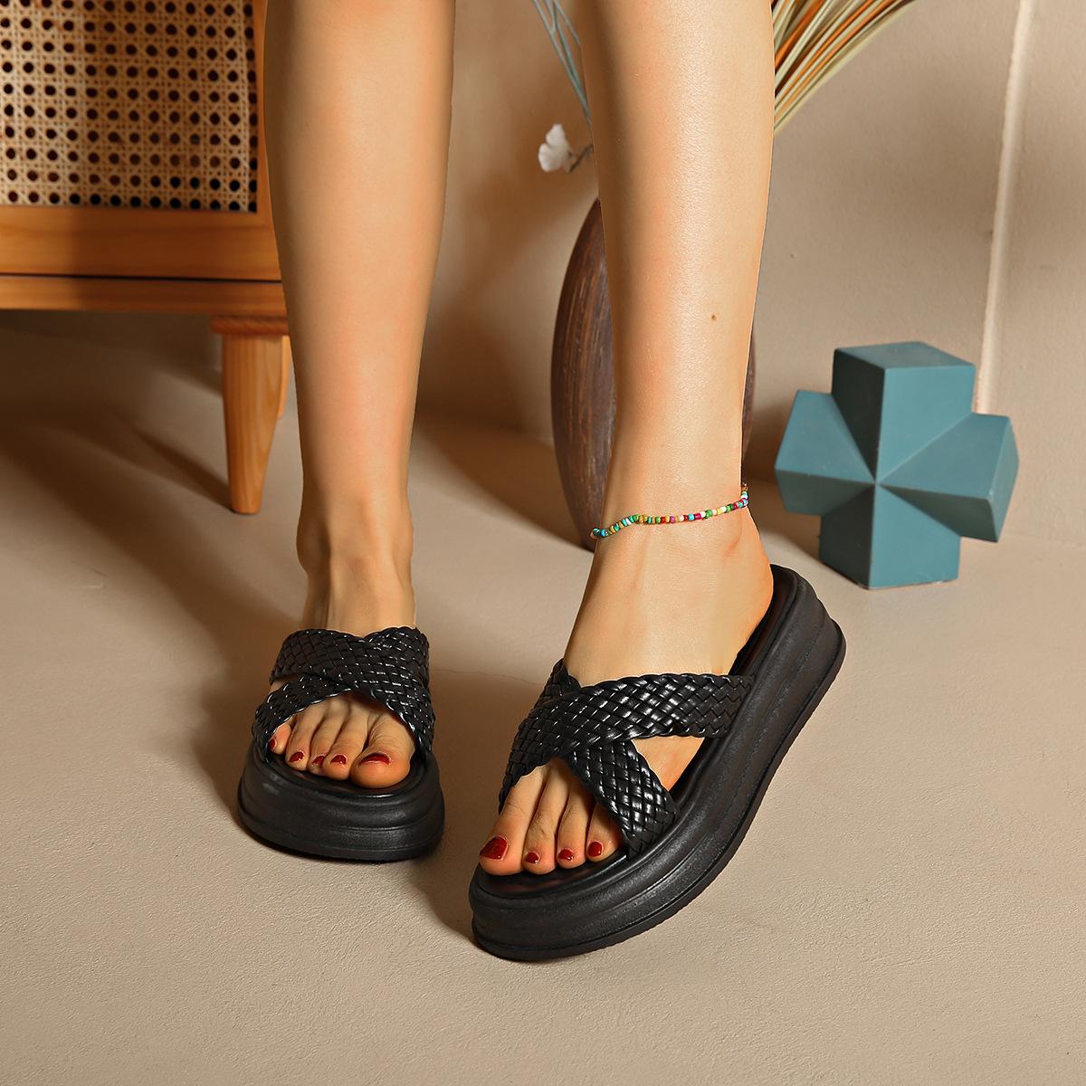 

Large size muffin platform slippers women s 2025 summer new cross fashion woven cool slippers women s outer wear 42 чёрный