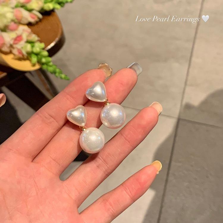 Retro Pearl Heart Earrings - Elegant and Fashionable Studs for a Versatile, High-End Girly Look