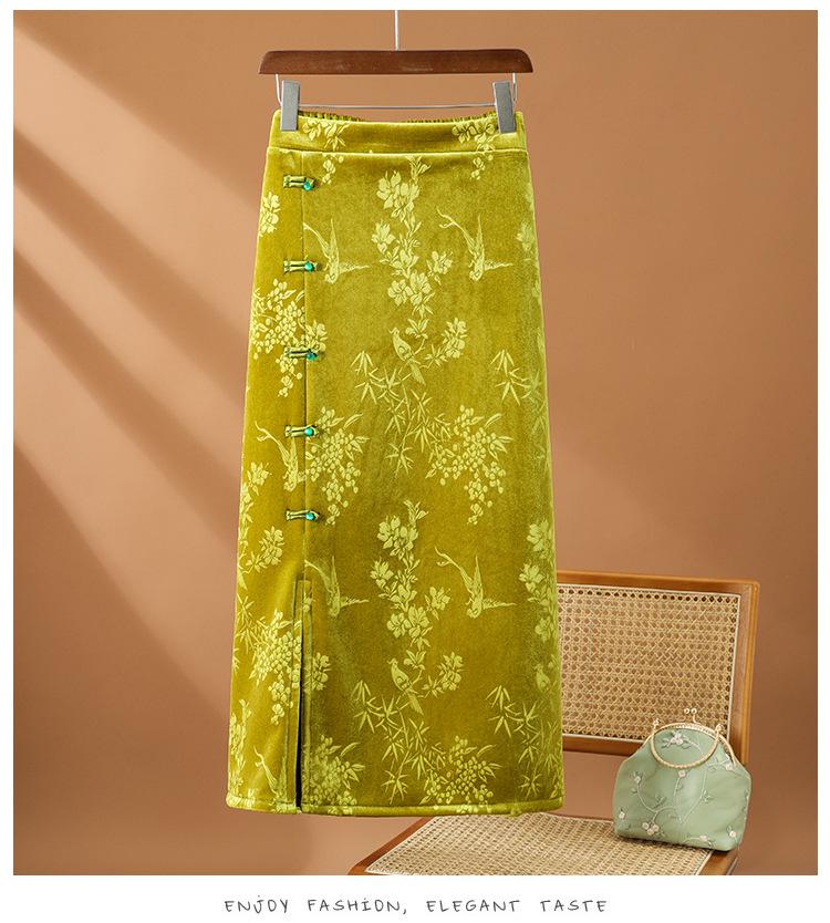 Women's Chinese Style Jacquard Fleece-Lined Velvet A-Line Midi Skirt with Frog Button and Slit