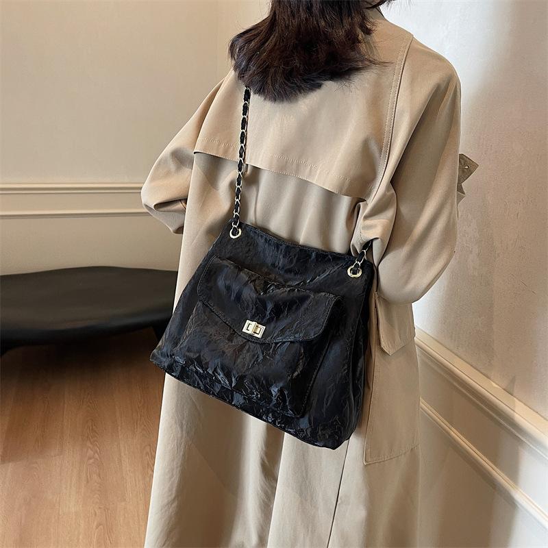 

Ретро сумка большой вместимости, новая женская сумка, популярная универсальная повседневная сумка через плечо, простая сумка-тоут для студенток 33*11*25 чёрный