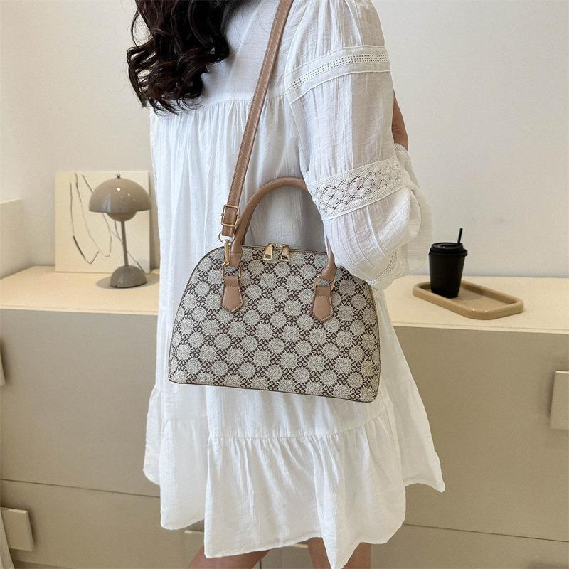 Casual Handbag Shell Bag Women's Fashion Simple Messenger Bag Spring New Commuter Shoulder Bag