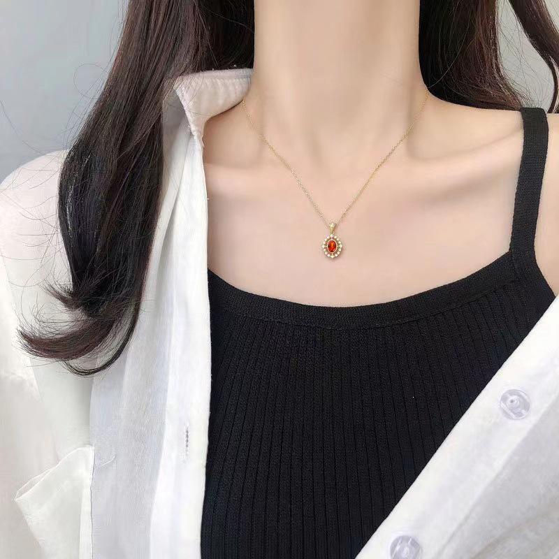 14K Gold-Plated S925 Silver Orange Ruby Pendant Clavicle Necklace: Exquisite, Retro, Versatile Design