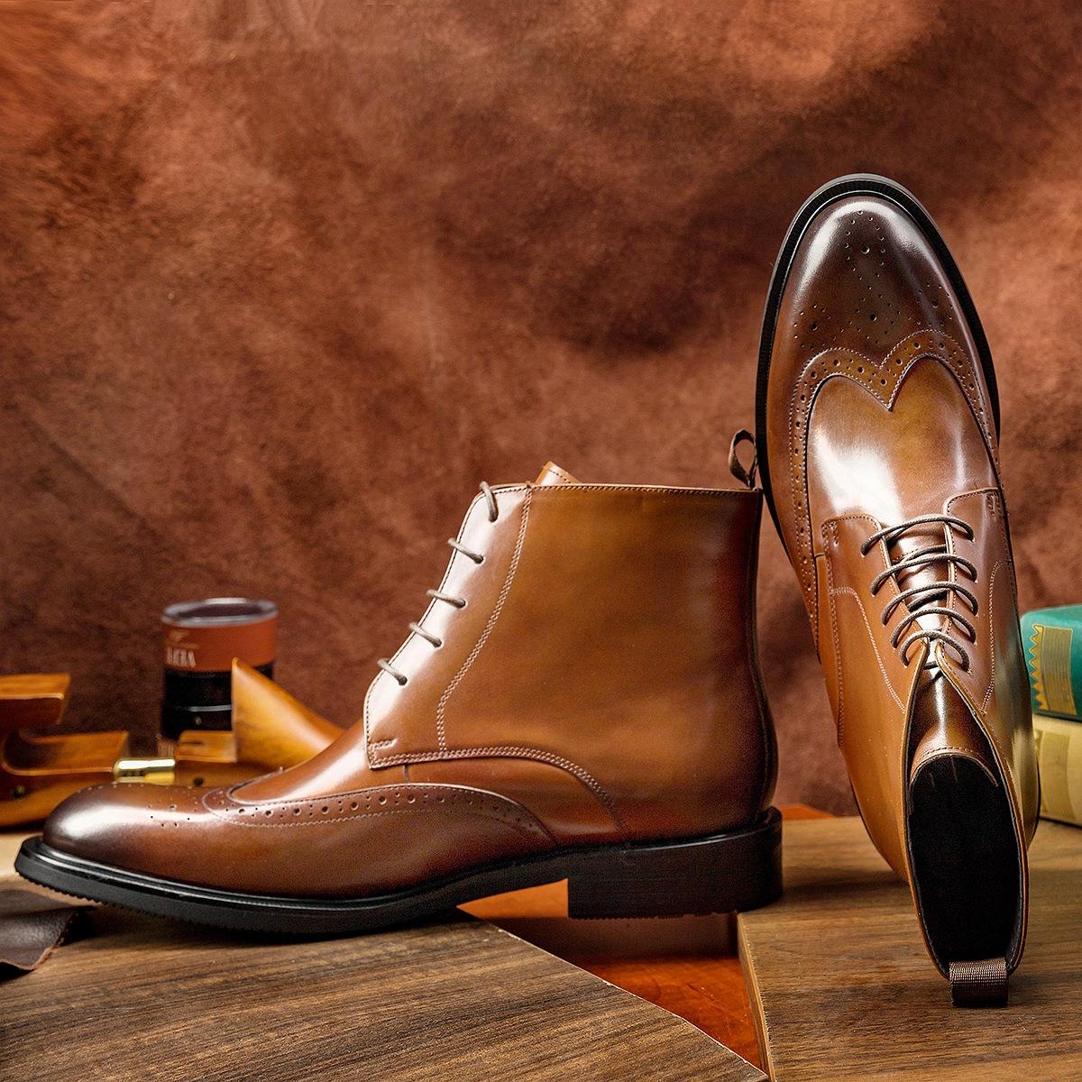 

Light sole new men s cowhide men s boots Brock engraved leather boots 37 коричневый