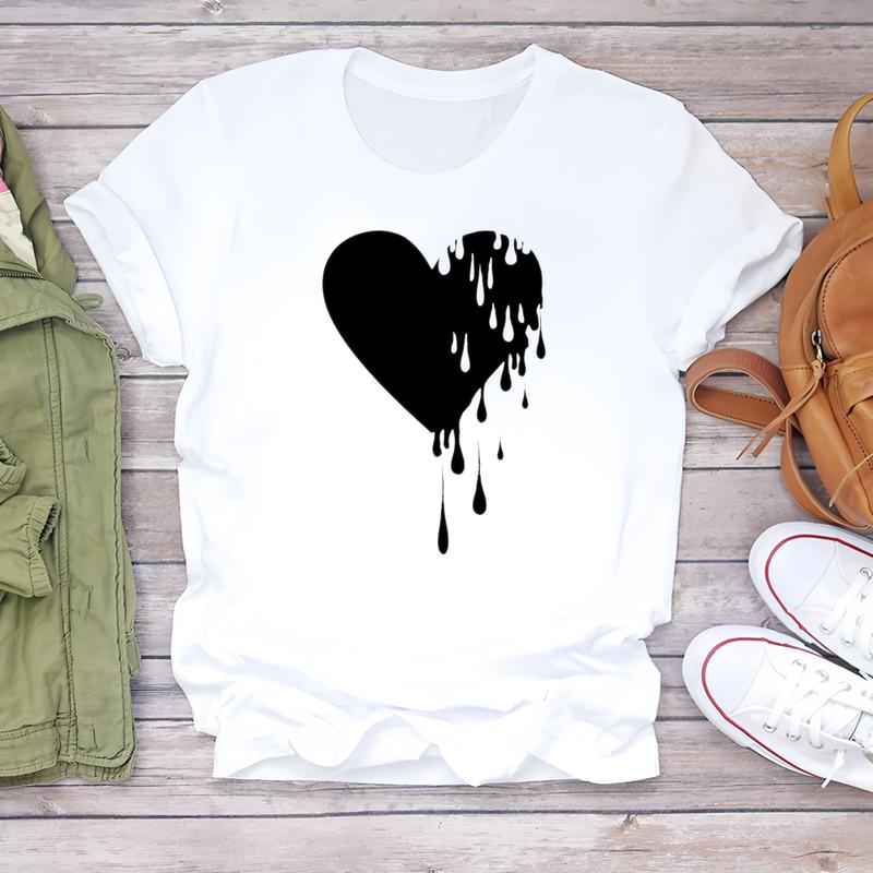 Short-sleeve T-shirt with trendy summer prints, cute and fashionable daily wear for women.