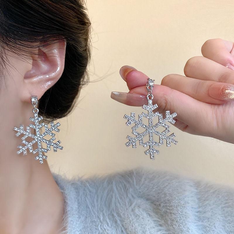 Elegant Snowflake Tassel Earrings - Sparkling Diamond Studs, Face Slimming, Perfect for Christmas