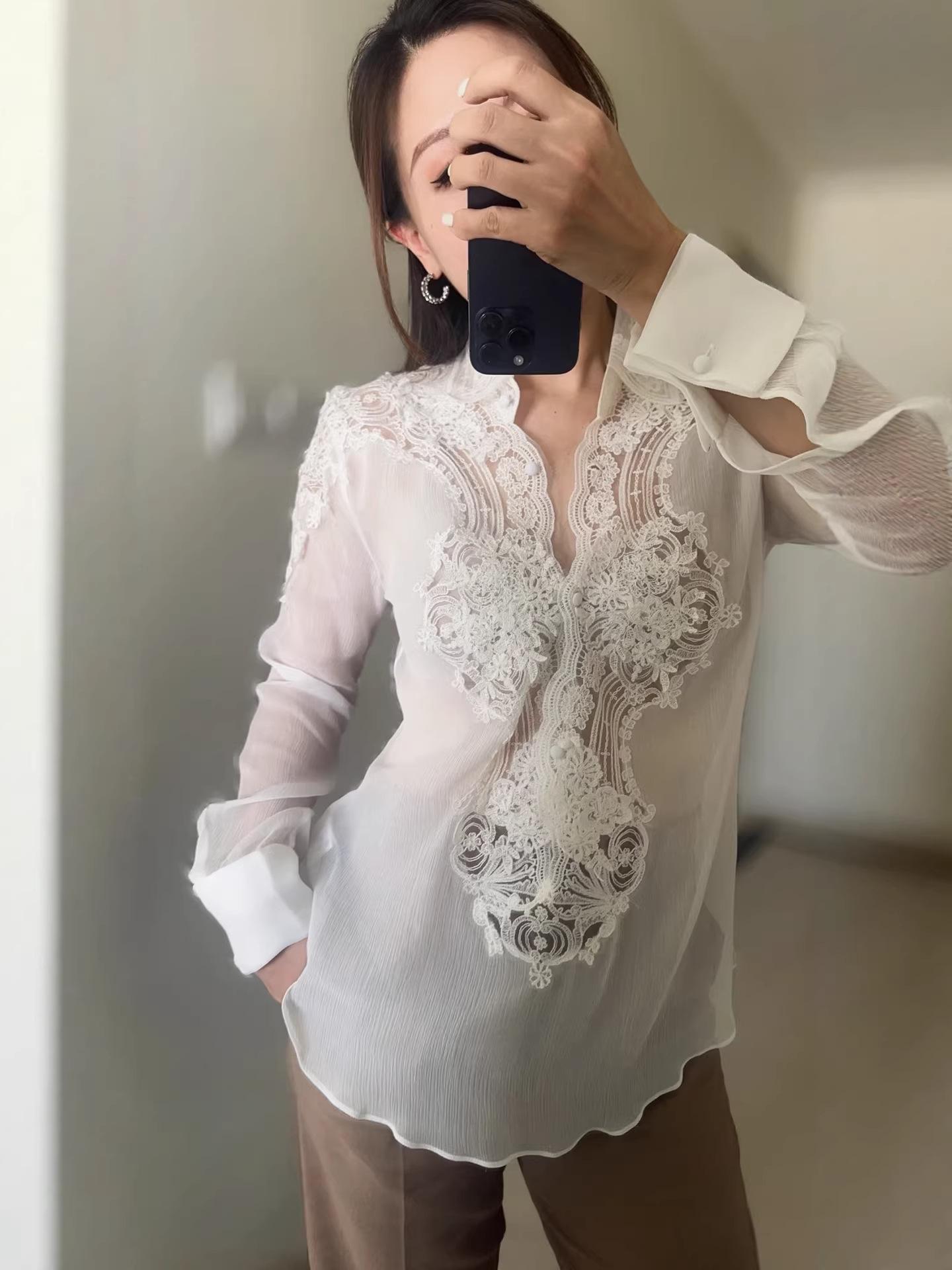 

ES Элегантная блузка из натурального шелка с V-образным вырезом, кружевными вставками и вышивкой Medium белый