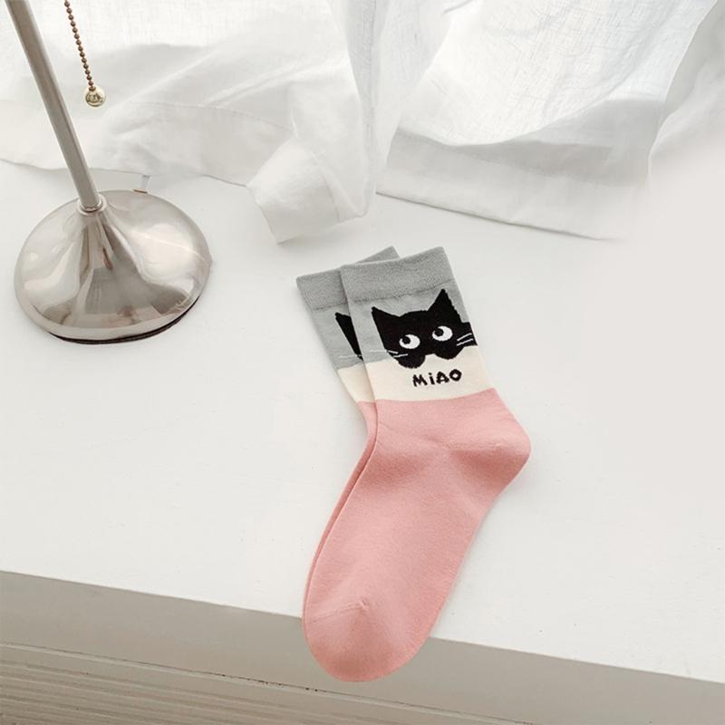 Fashionable Middle Calf Socks with Cartoon Cats Print in Soft Cotton Color Block Student Crew Socks Hosiery for Women