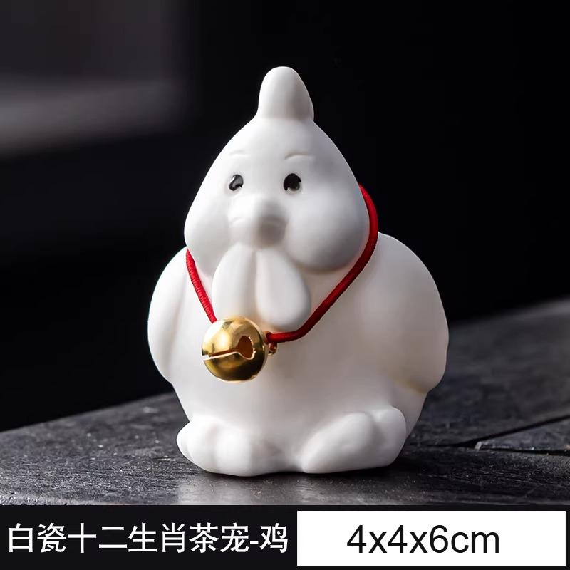 

White Porcelain Zodiac Tea Pet Small Dog and Little Pig Wealth Collection Ornament Cute Mini Furniture Decorations Tea Playing