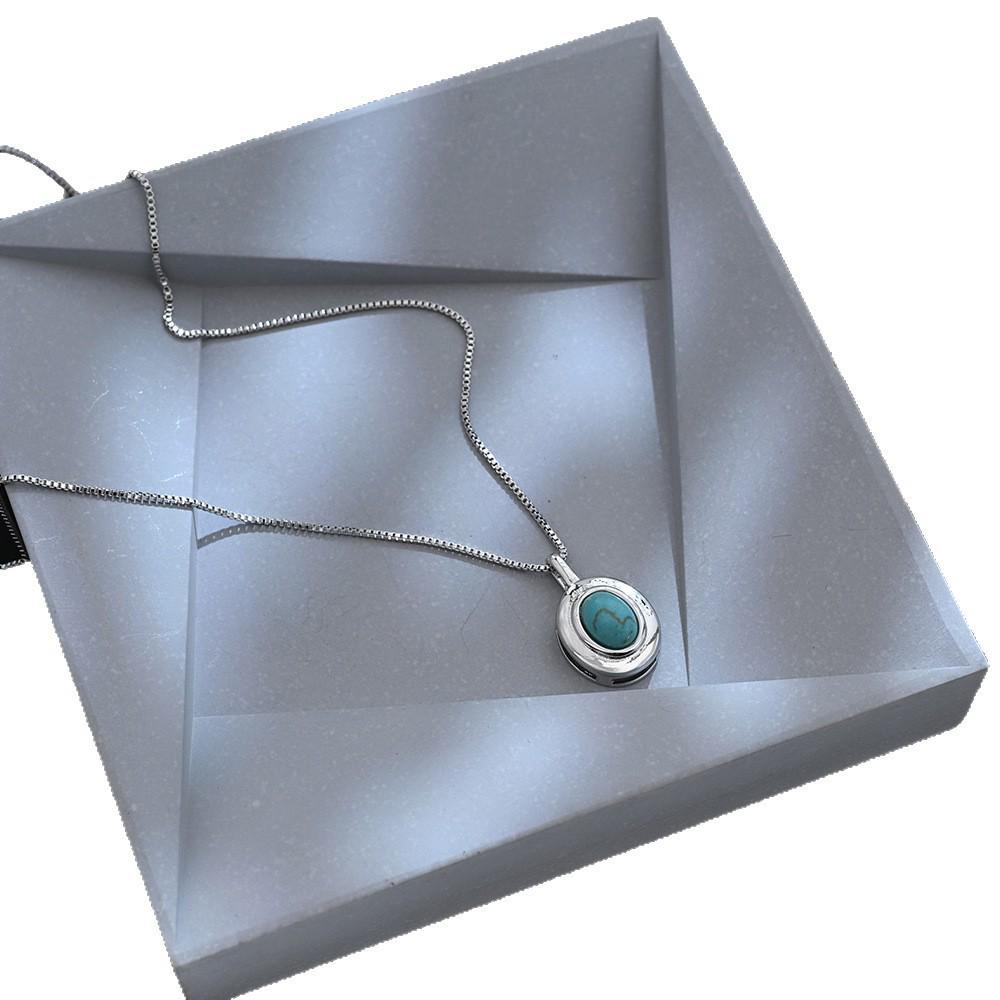 High-End Synthetic Turquoise Pendant Necklace - Cool Retro Ethnic Clavicle Chain Jewelry for Autumn/Winter