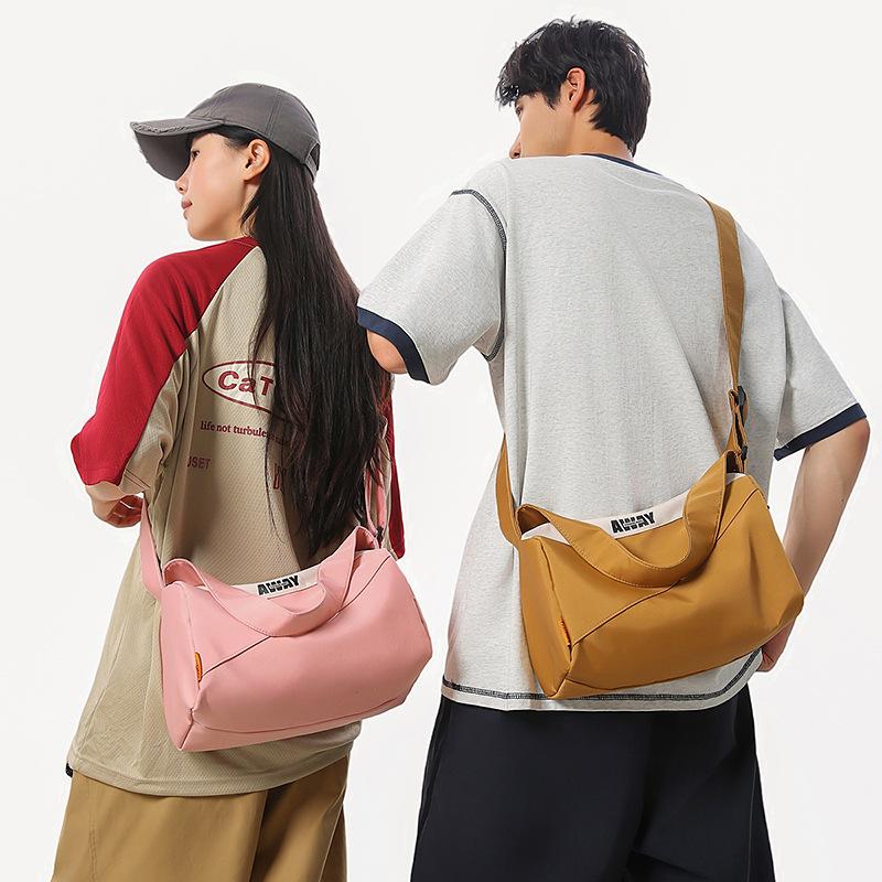Summer large-capacity high-end casual messenger bag for men and women 2025 new wide shoulder strap nylon pillow bag shoulder bag