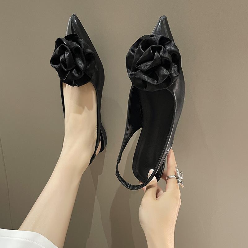 Pointed flat-soled single shoes women's spring and summer new fashion temperament celebrity sandals