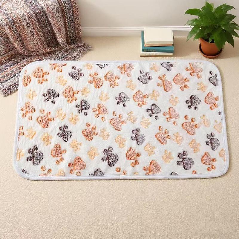 Pet Flannel Blanket: Cozy Quilt for Cats and Dogs - Autumn & Winter Style Bed Blanket and Sleeping Pad.