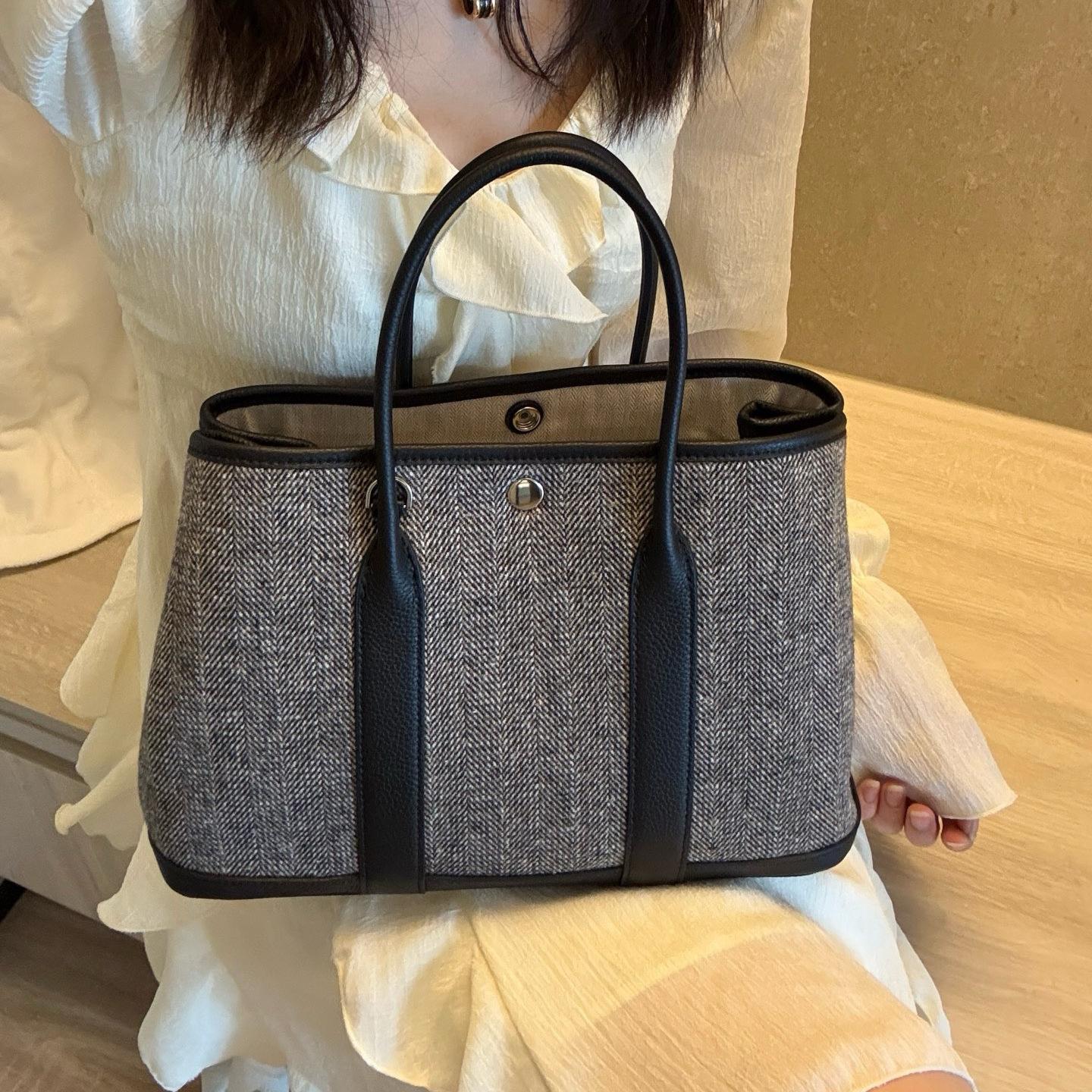 

First layer cowhide splicing woolen garden bag handbag leather tote bag large capacity commuter shoulder messenger bag 23x11x16cm чёрный