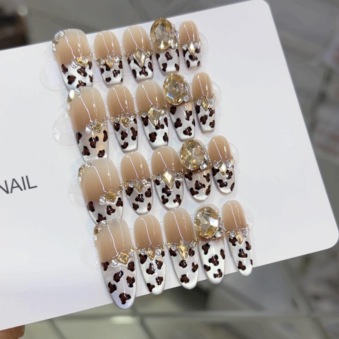 

Pure Hand-made Phototherapy Wearable Armor, Golden Leopard Finished Product Reusable Nail Art Patches Can Be Removed large L