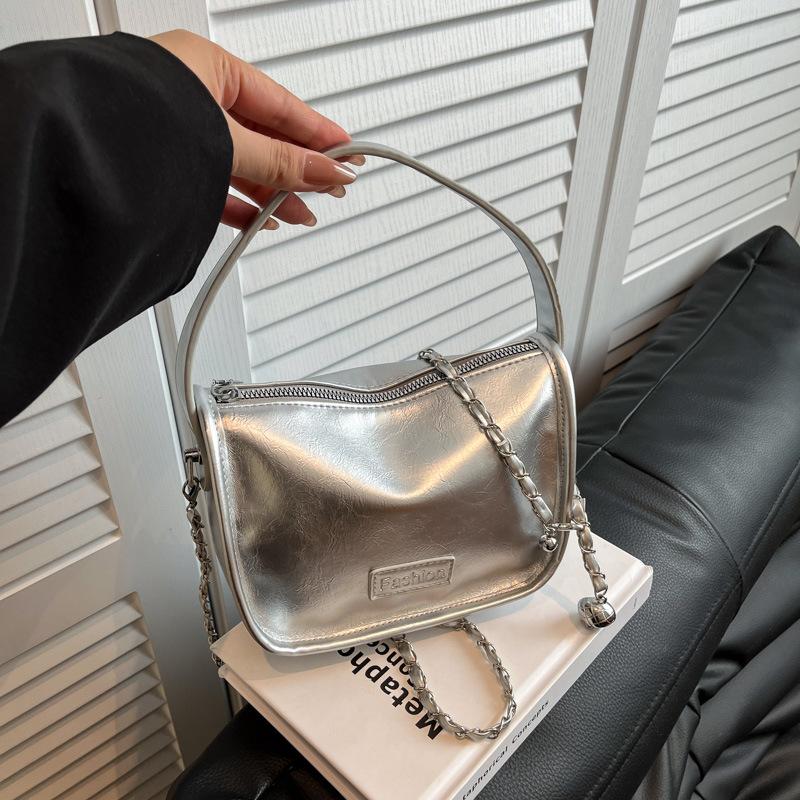 

Fashion messenger bag 2025 new women s popular chain messenger bag texture handbag versatile portable small square bag серебряный