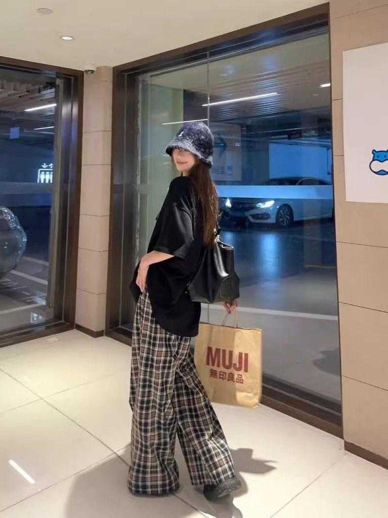 Women's Relaxed Fit Korean V-Neck Oversized T-Shirt - Short Sleeve, Mid-Length, Slimming, White, Perfect for Spring, Summer & Autumn