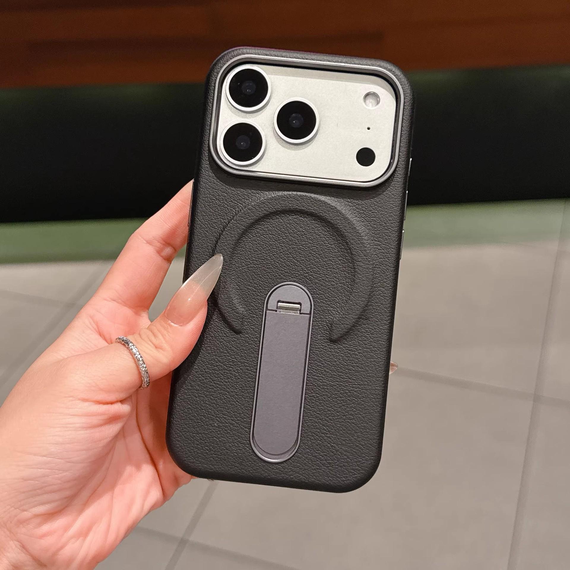 

Compatible with iPhone 17 Pro Max leather case, with rotating stand, magnetic adsorption, drop-proof; also fits Apple 16 and 15. iPhone 14 Pro Max чёрный