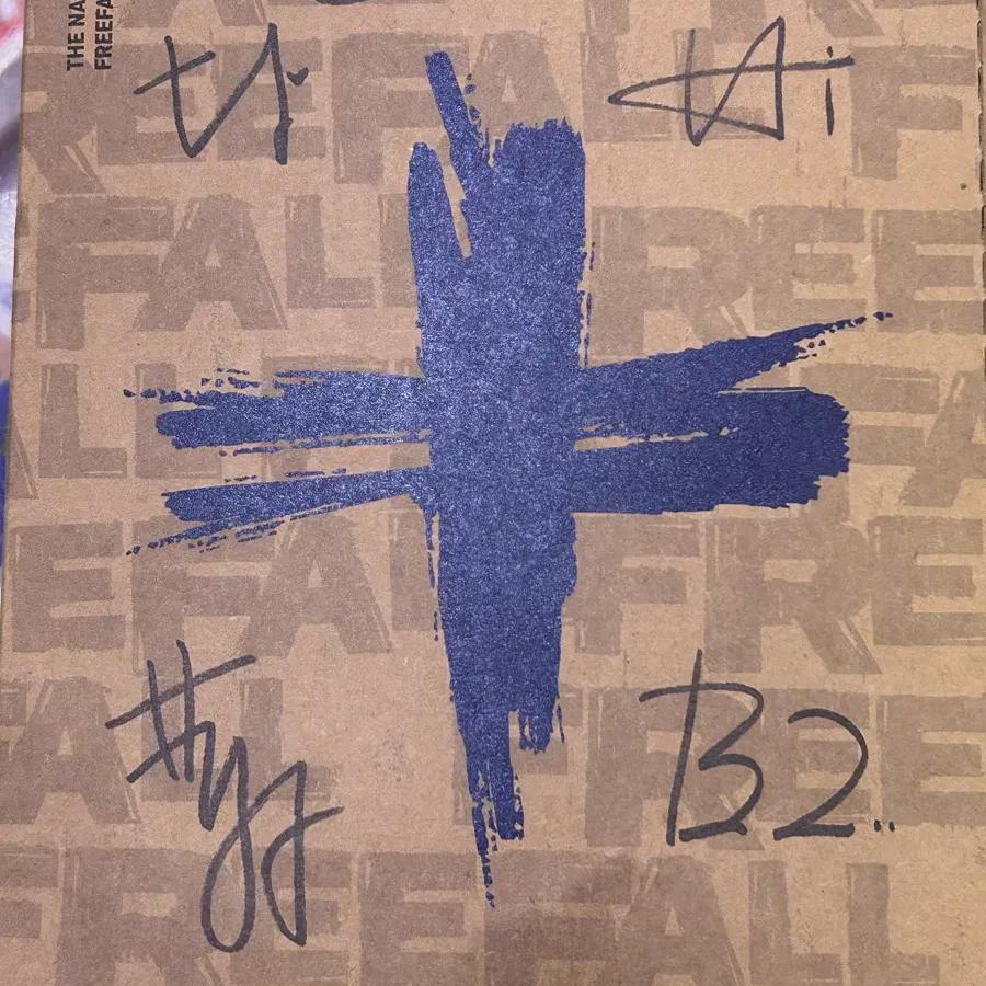 

Tomorrow X Together Альбом с автографом Запечатанный