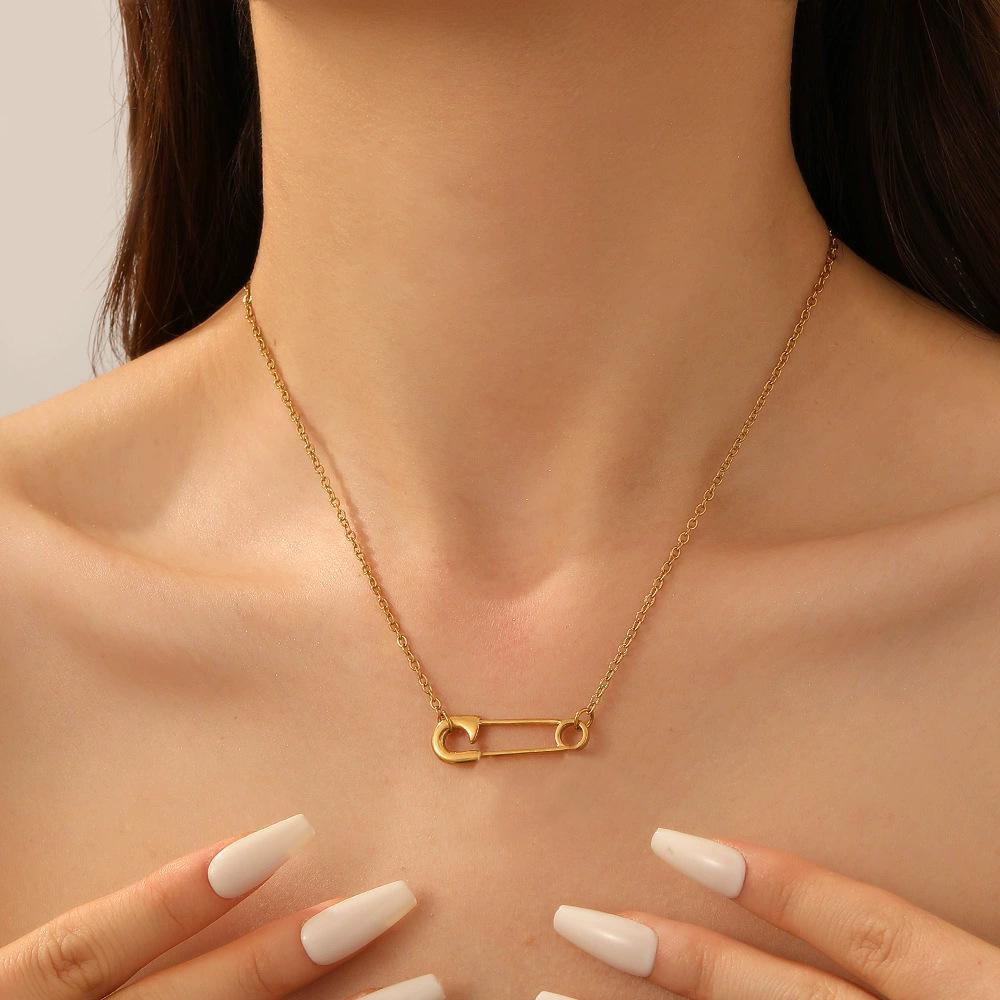 Goldene Brosche Büroklammer Schlüsselbein Kette Halskette - Nischen Design Schmuck für Damen, Nicht verblassende Titanstahl Accessoires